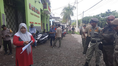 Akibat Peragaan Busana Waria, Cafe Falcao disegel