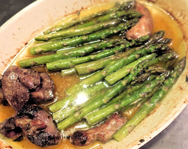 poulet à la vapeur, asperges vertes