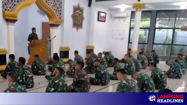  PRAJURIT BATALYON INFANTERI 7 MARINIR MENINGKATKAN KEIMANAN DAN KETAQWAAN MELALUI KAUSERI AGAMA