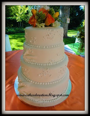 This is such a great Shabby Chic Wedding cake design