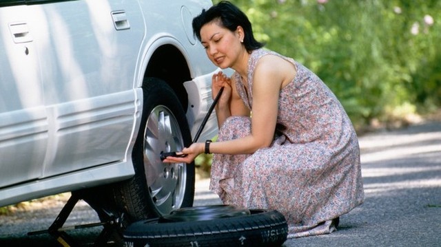 cách thay lốp xe ô tô