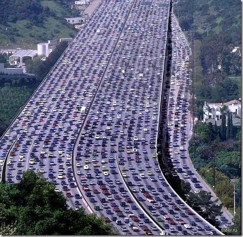 最長塞車的保持者， 260 公里在美國。