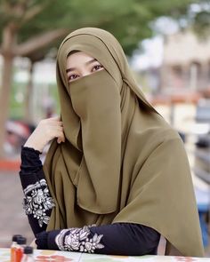 Foto wanita muslimah berhijab dan bercadar