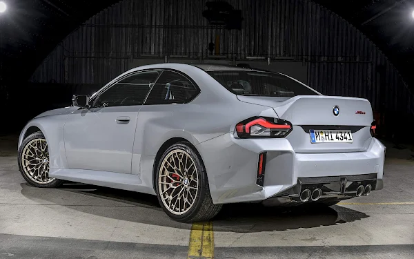 Novo BMW M2 CS 2025
