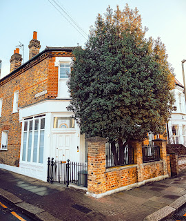 Corner plot house with 2 side roads