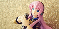 http://www.optimisticpenguin.com/2011/02/figma-megurine-luka-review.html