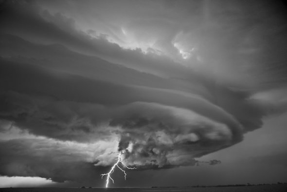 Mitch Dobrowner fotografia tempestades tornados preto e branco natureza impressionante chuva torrencial