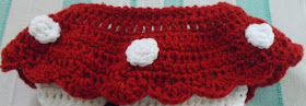Sweet Nothings Crochet free crochet pattern blog, photo of the little Minnie mouse skirt diaper showing back with the polka dots showing