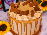 "Decadent Orange Pecan Caramel Sauce Cake: A Perfectly Sweet and Nutty Delight"