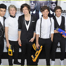 download gambar personil one direction keren