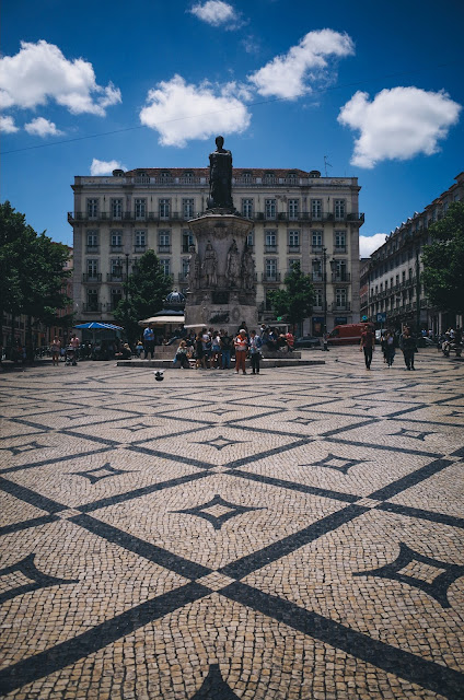 ルイス・デ・カモンエス広場（Praça Luís de Camões）