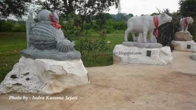 http://www.ejawantahtour.com/2014/08/traveling-ke-taman-dua-belas-shio-di-TMII.html