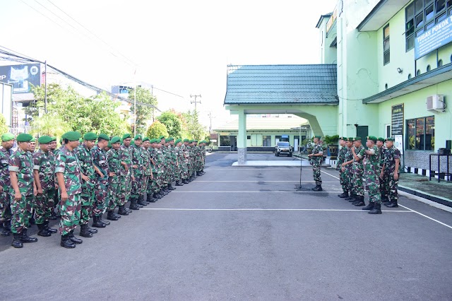 Pimpin Apel Pemberangkatan Cuti Lebaran, Dandim 1007/Banjarmasin Sekaligus Berikan Bingkisan