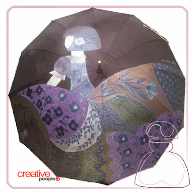 Paraguas modelo Menina de Sylvia López Morant realizado en tonos morados, pintado a mano..