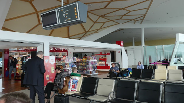 Flughafen Kutaissi, Duty Free und Wartebereich