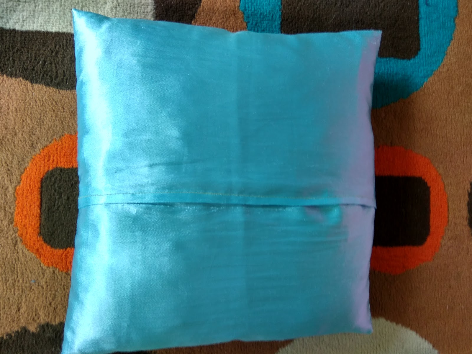 Sarung Bantal Sofa Dari Sisa Kain Pashmina