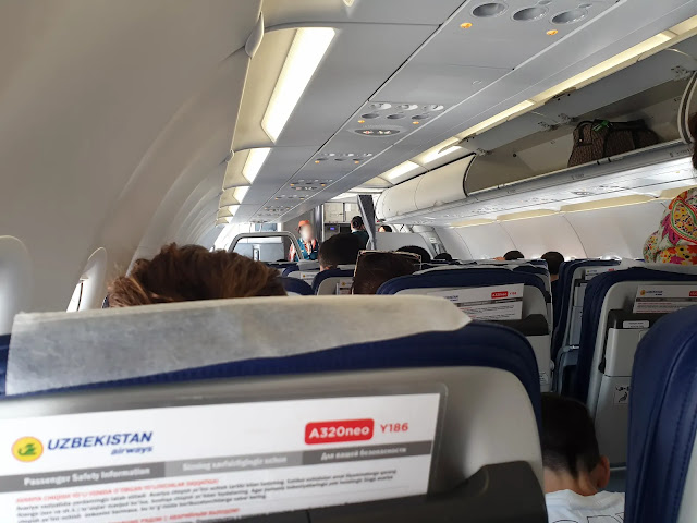 우즈벡 항공 HY55(A320neo) 내부