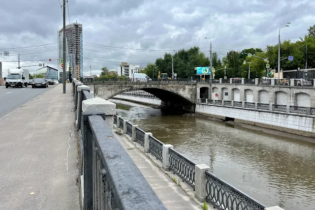 Лефортовская набережная, река Яуза, Госпитальный мост, Головинская набережная