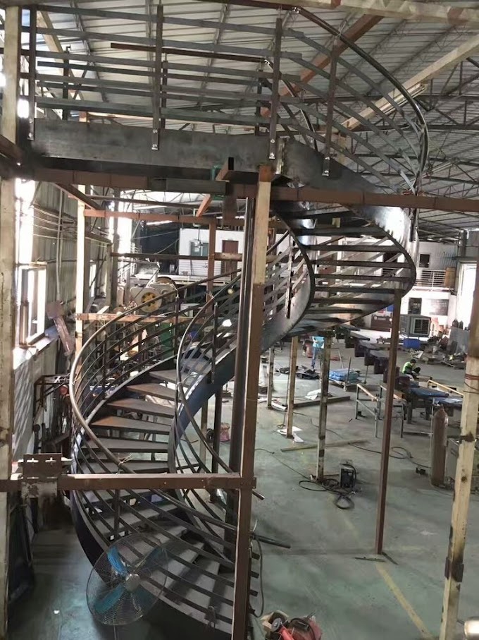 Xưởng làm cầu thang thoát hiểm tại Ninh Thuận