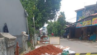 Bekas Tanah Galian Proyek PDAM di Kelurahan Sukabakti Curug Dikeluhkan Warga Sekitar Serta Pengguna Jalan