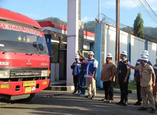 Pastikan Stok BBM Nataru Aman, Andre Rosiade Kunjungi Terminal Pertamina Teluk Kabung