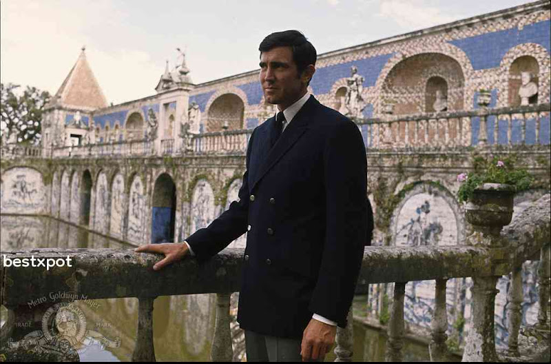 George Lazenby Biography and Net Worth in 2023