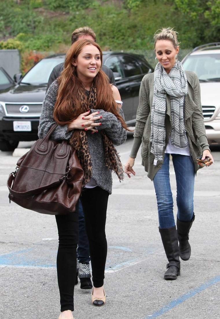 Miley Cyrus Out With Family At