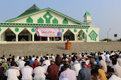  Hj.Winarti bupati tuba Bersama Masarakat Melaksanakan Solat Idul Adha Di Masjid Cater Islamic