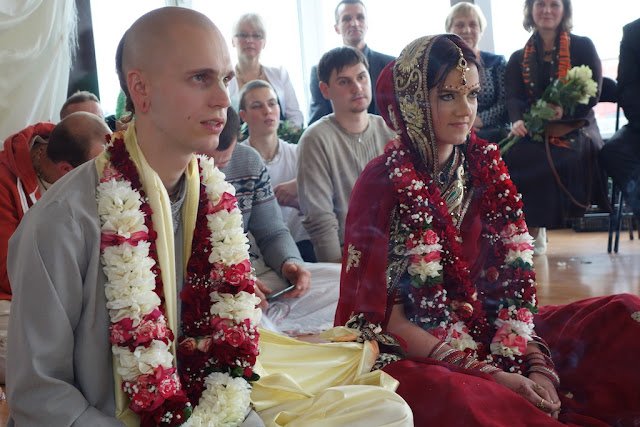 Sriman Vyasadeva Das Marries Srimati Gaura Lila Devi Dasi