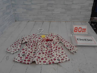 中古品　子供服　８０㎝　BeBe　花プリント　長袖トップス　３９８円