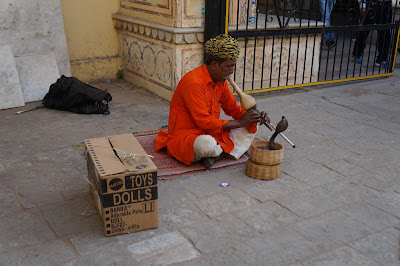 Pemain ular di Gerbang masuk city palace, Jaipur