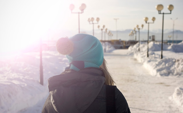 cold, winter, woman, lamp, street, wallpaper desktop,