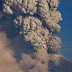 Gunung Merapi Semburkan Asap Hitam Setinggi 2000 Meter