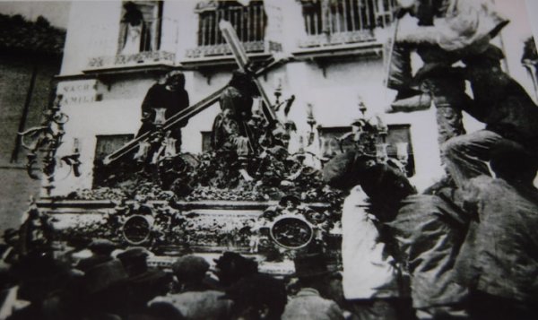 semana santa sevilla 2010 salida de las tres caidas de triana. semana santa sevilla 2010 salida de las tres caidas de triana. las Tres