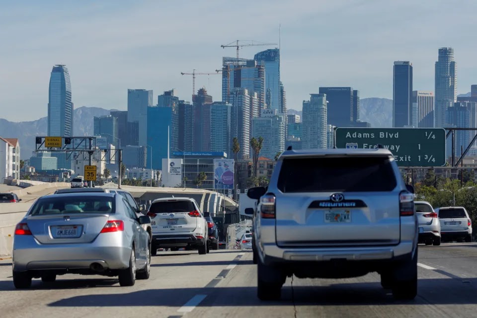 كاليفورنيا تحظر بيع السيارات الجديدة العاملة بالوقود اعتباراً من 2035