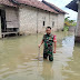 Para Babinsa Koramil Juwana Terus Pantau Perkembangan Banjir Di Wilayah Binaan