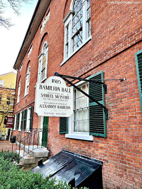 Hamilton Hall en el Distrito Histórico McIntire en Salem