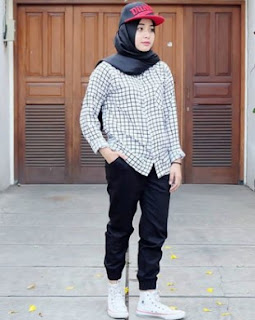 Contoh Padu Padan Celana Jogger Dengan Hijab Style Casual Terbaru