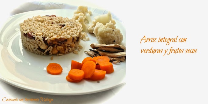 Arroz integral con verduras y frutos secos