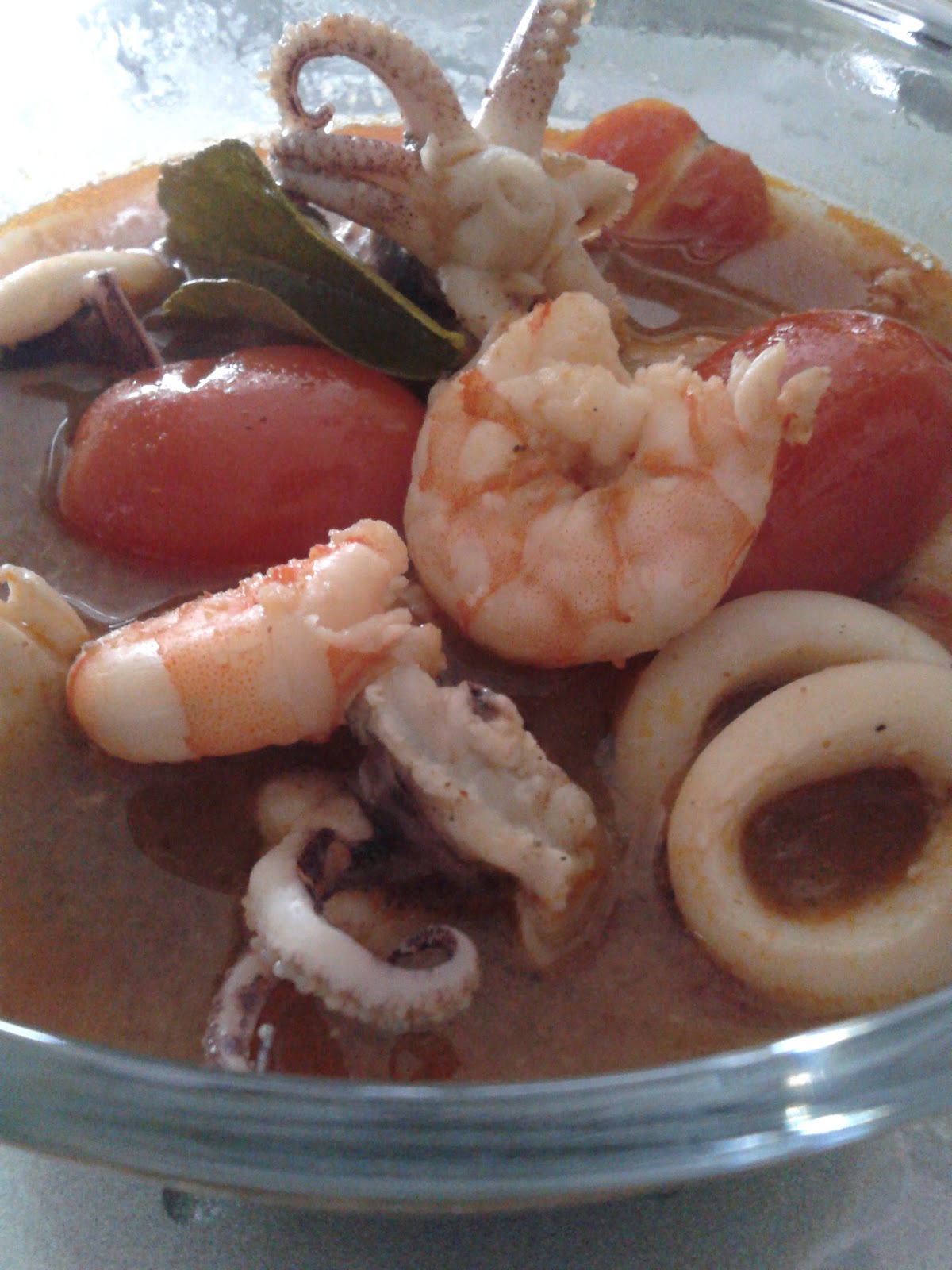 AuniSya'sFamily: Tom Yam Thai ( seafood )