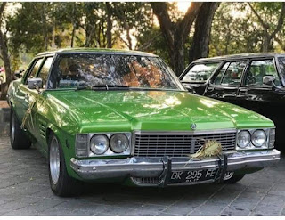 Dijual holden setatesman HJ milik pribadi