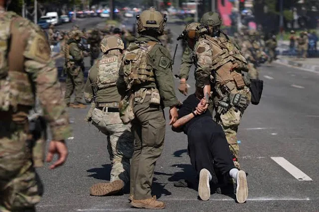Trump deploys 2000 national guard