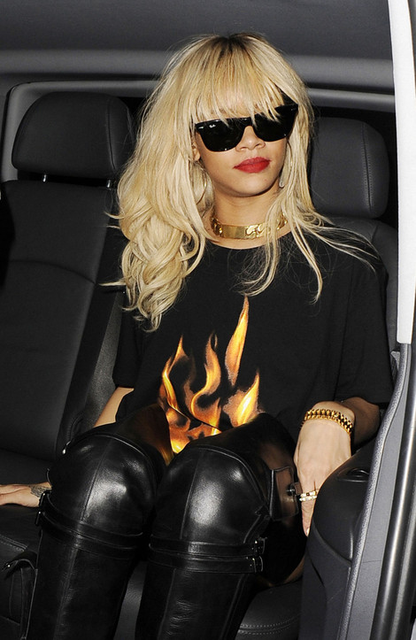 RIRI ON FIRE CHECK OUT HER SKYHIGH SEANN GIRL 100 MM LOUBOUTIN BOOTS