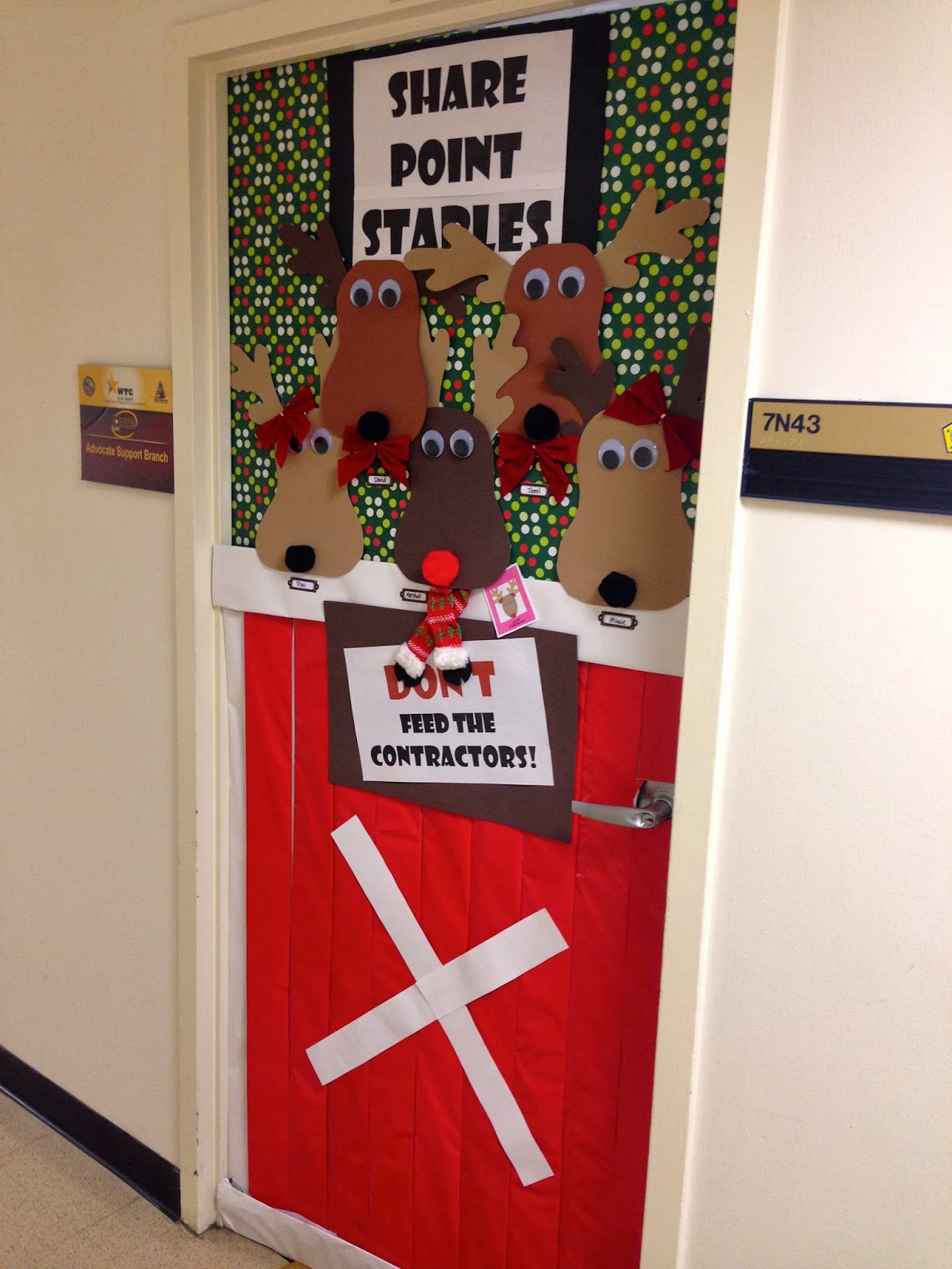 Fabulous Army Life: Holiday Door Decorating Contest