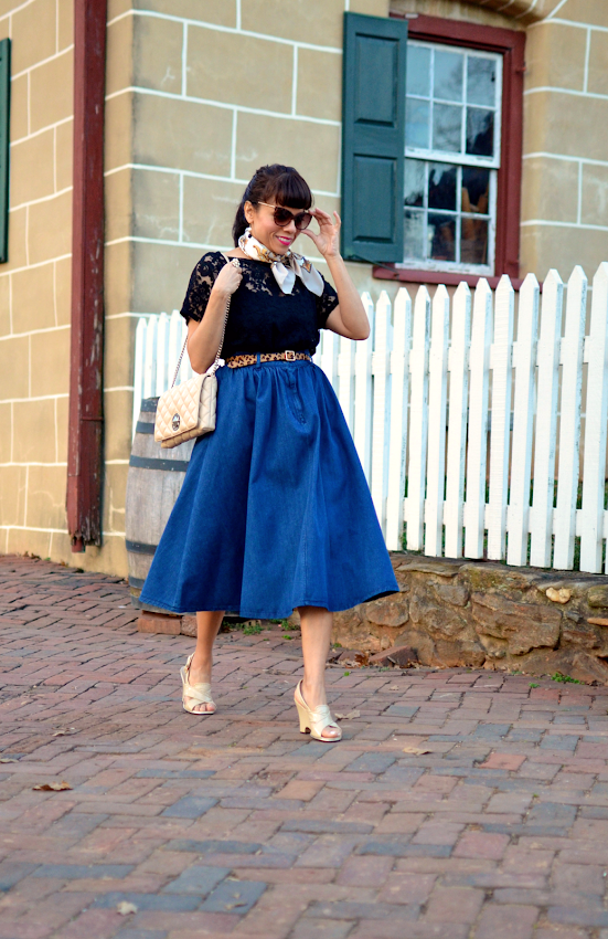 Outfit with a midi skirt