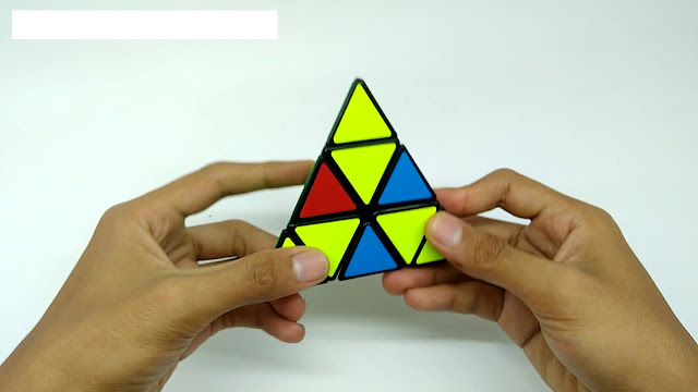 cara memegang pyraminx yang benar