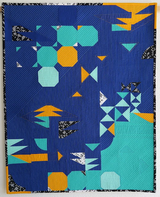 Luna Lovequilts - Curaçao an Improv quilt - Traditional blocks with a twist - HRTs - Snowball - Hourglass - Drunkard's Path