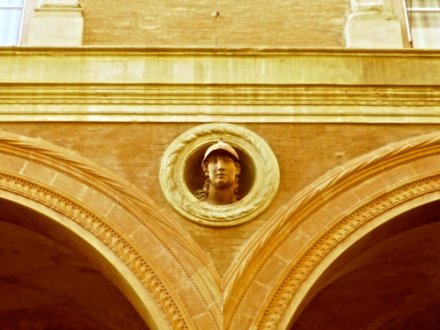 bologna-piazza -santo-stefano-palazzo-bolognini