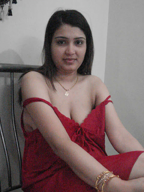 desi girls Red colour in saree naked photo (21)