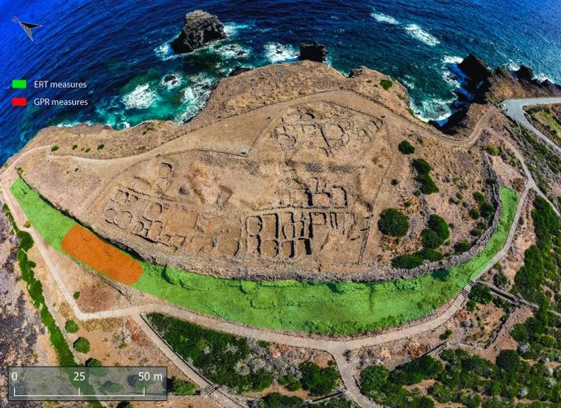 Μια εναέρια άποψη του Villaggio dei Faraglioni, ενός οικισμού της Εποχής του Χαλκού που βρίσκεται στο νησί Ustica στην Ιταλία. Credit: V. Ambrosanio, INGV